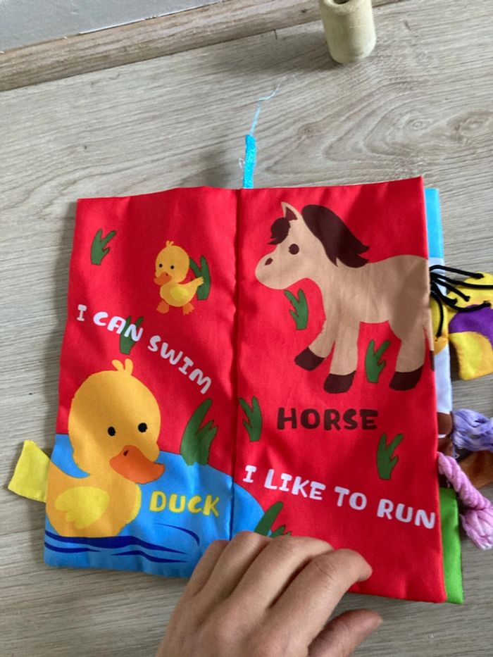 Livre en tissu - photo numéro 2