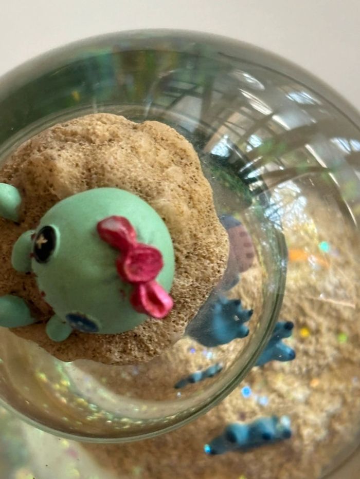 Snowglobe musical Lilo et stitch boule pailletée - photo numéro 16