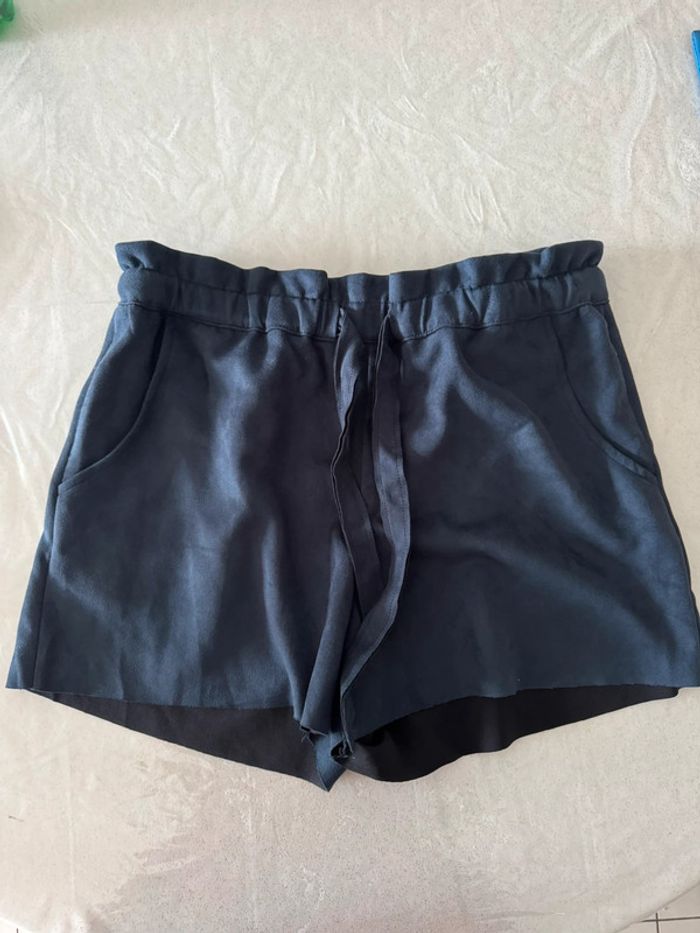 Short bleu