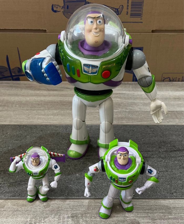 Lot e 3 buzz l’éclair dont le gros qui fait du son et lumières en bon état