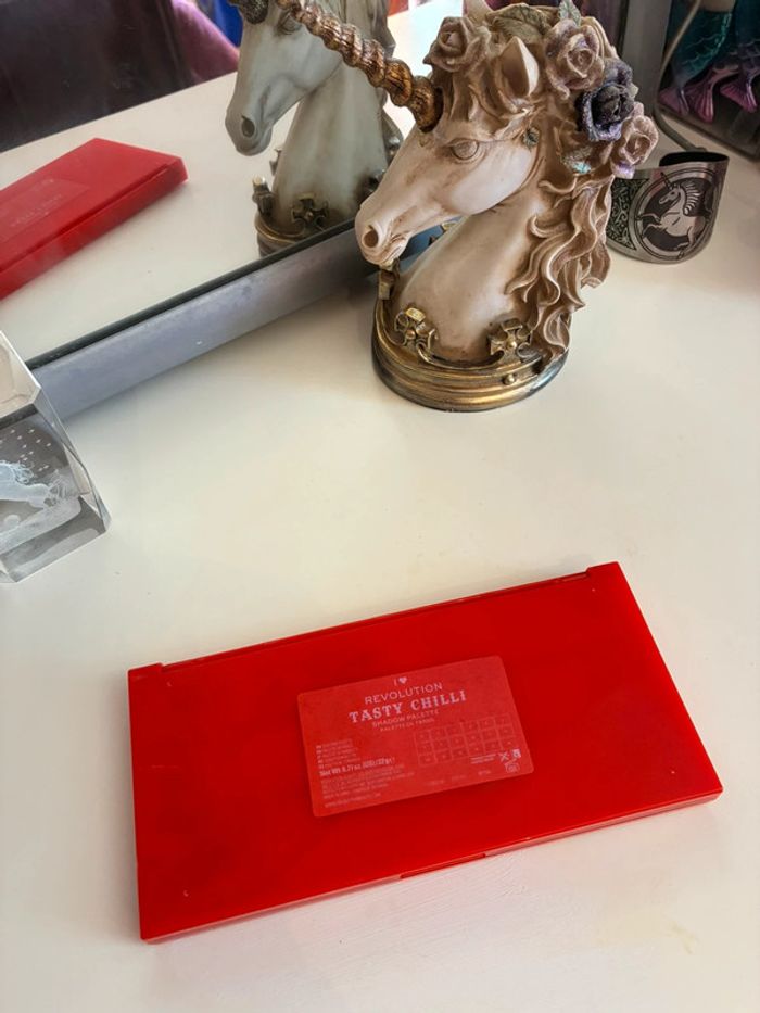 Palette Tasty Chilli, 18 fards, Makeup Revolution. - photo numéro 6
