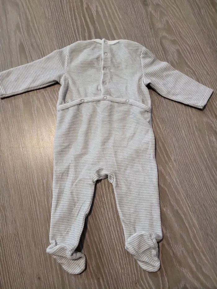 Pyjama 1 pièce 6 mois - photo numéro 4