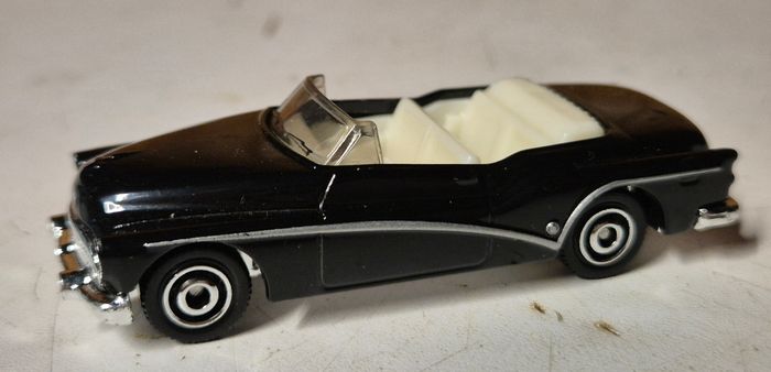 Voiture miniature Matchbox 1953 buick skylark noir