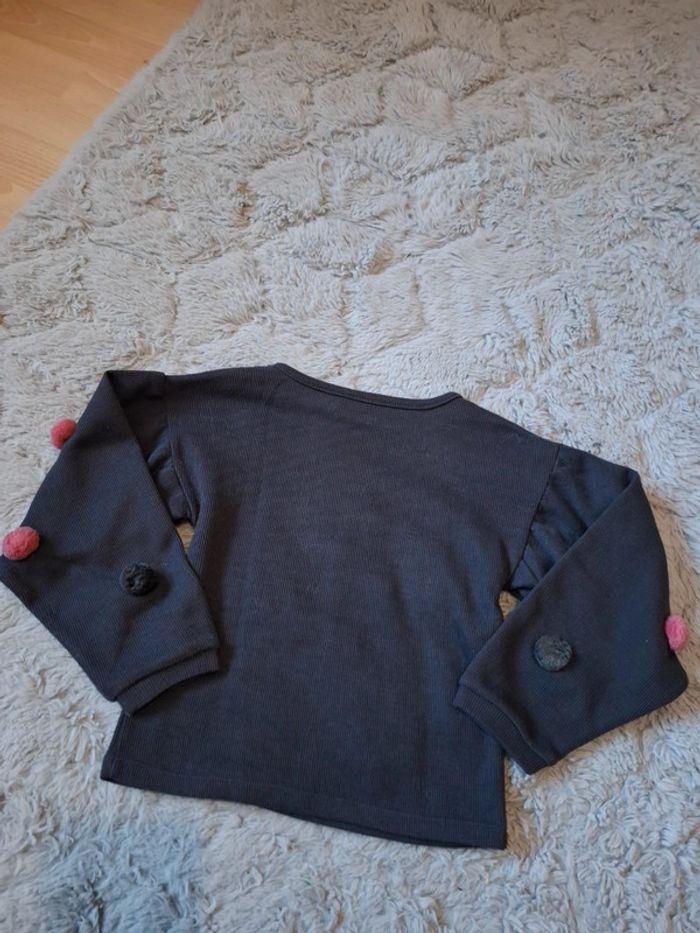 Joli sweat avec broderie et pompons 5 ans 🌺 orchestra 🌺 très bon état - photo numéro 5