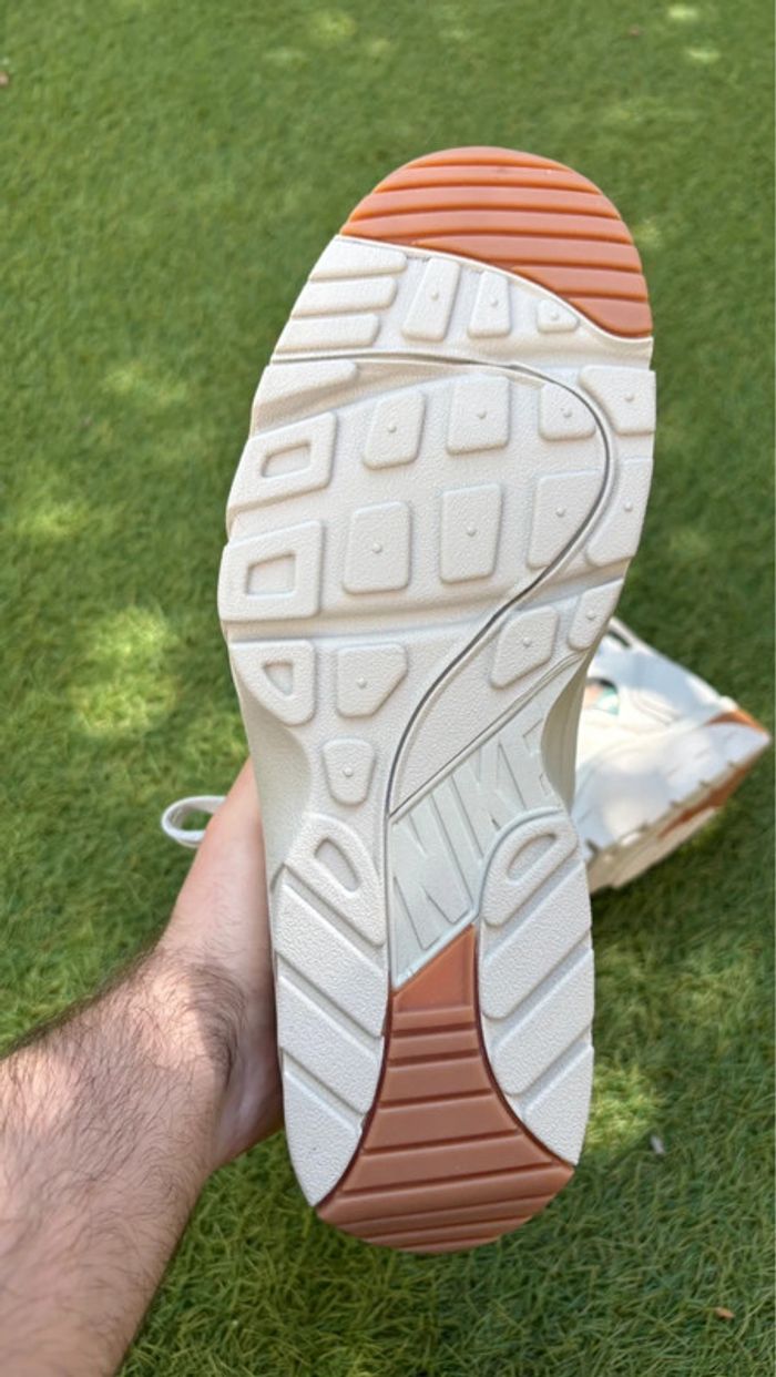 Nike Air Trainer Huarache Corteiz Light Bone chaussures montante blanche - photo numéro 6