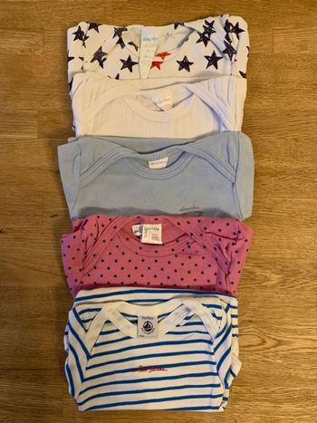 Lot de bodies 👶🏻 12m