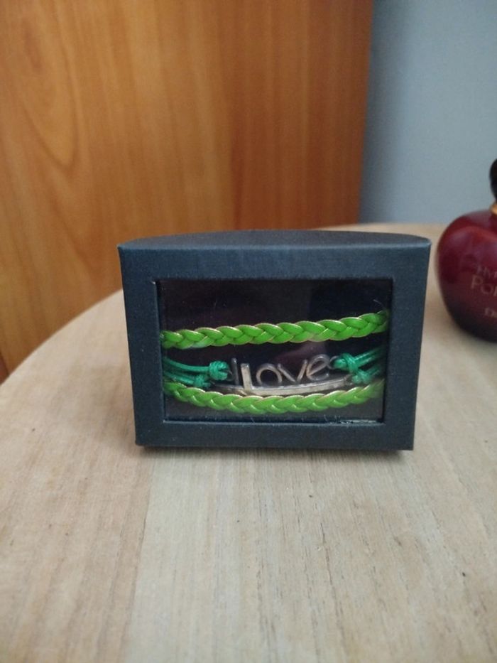 Bracelet neuf LOVE - photo numéro 3