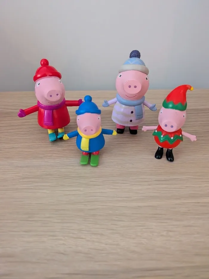 Lot de 4 figurines Peppa pig