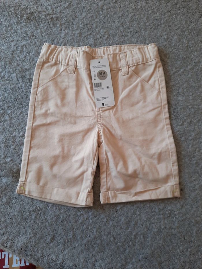 Bermuda beige neuf