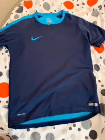 vend tee shirt très bon état