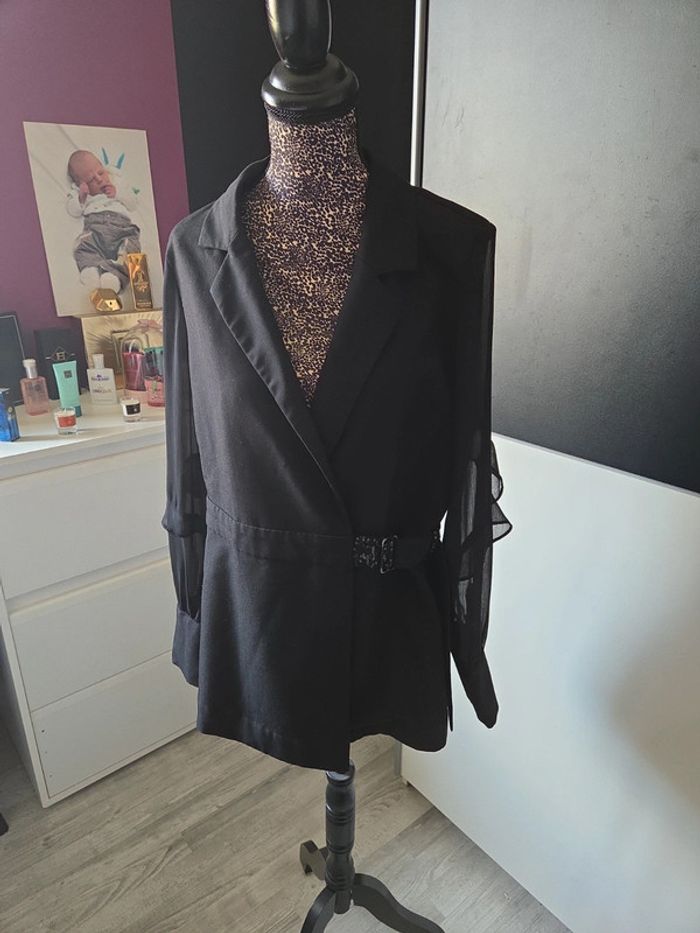 Magnifique Blazer Noir Edition Limitee en Taille 38 de chez Signature