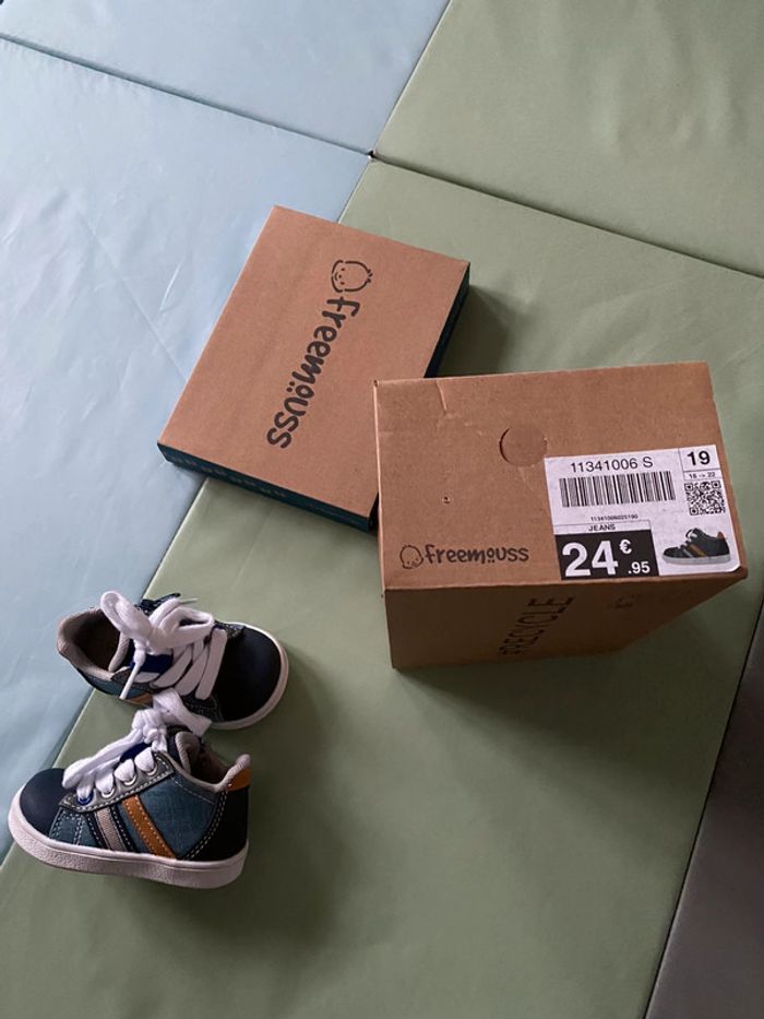 Chaussures taille 19 - photo numéro 3