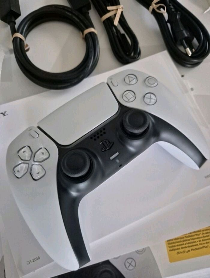 Ps5 + 3 jeux - photo numéro 3