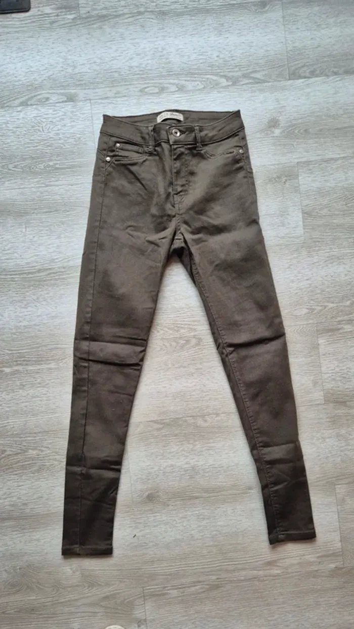 Lot 6 pantalons - photo numéro 2