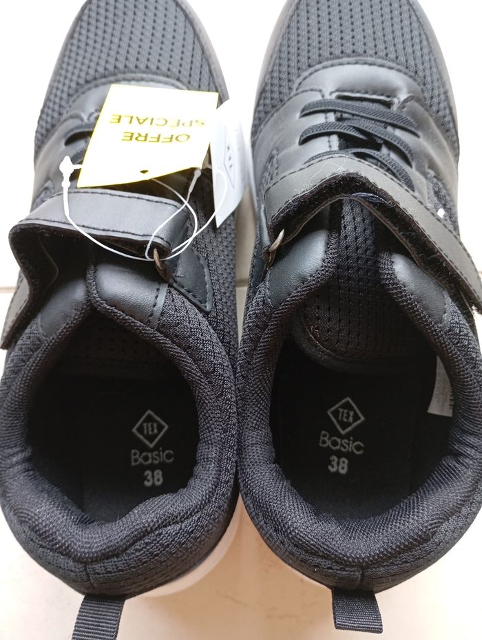 Basket noire mixte taille 38 neuve étiqueté - photo numéro 2