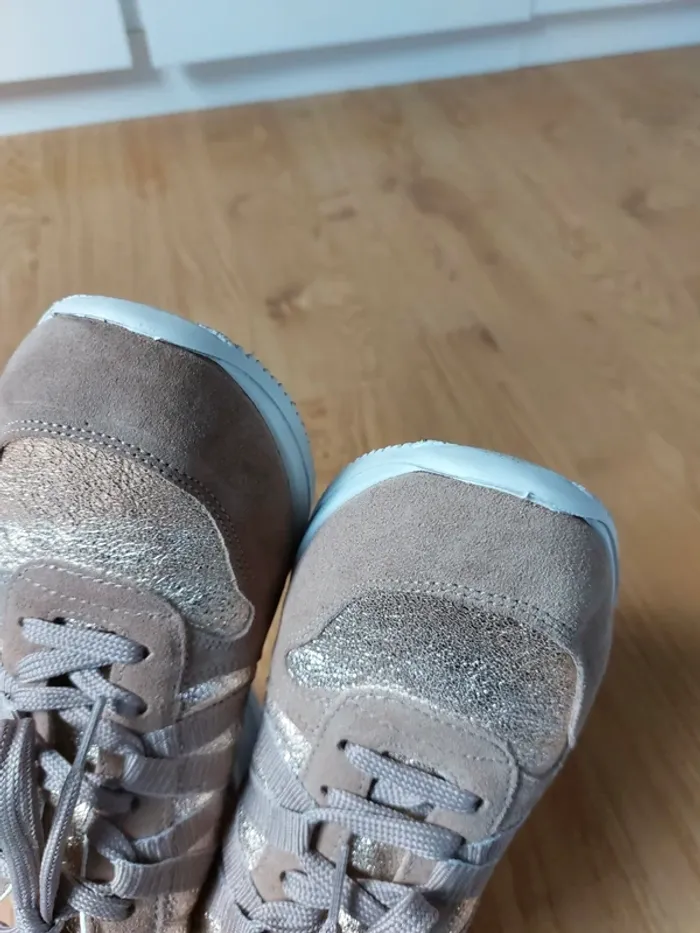 Sneakers suedine et paillettes dorée - photo numéro 10