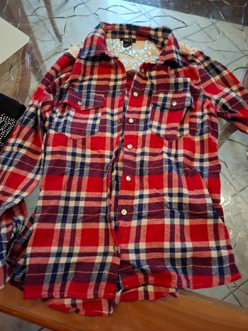 Chemises à  carreaux rouge et bleus marines