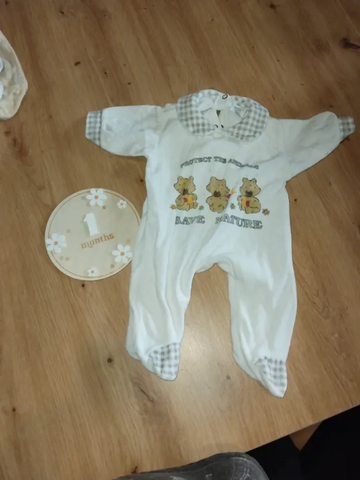 5 pyjamas  velours 1 mois - photo numéro 2