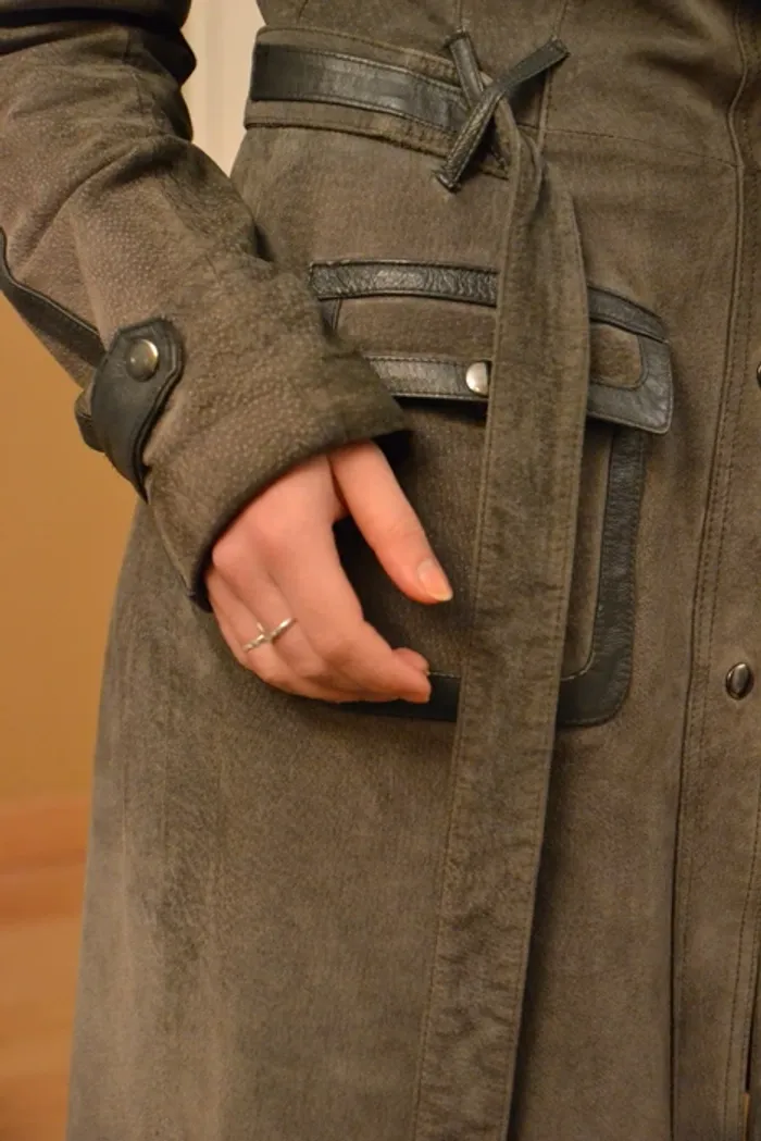 Manteau long en vrai cuir gris - photo numéro 4