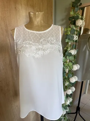 Très jolie blouse sans manches femme