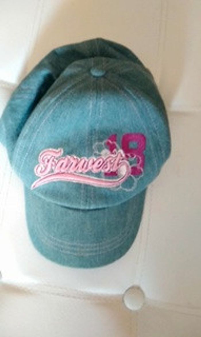 Jolie casquette en jean - photo numéro 2