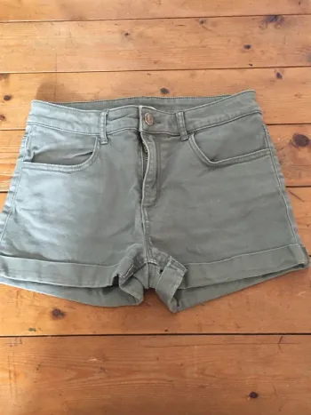 Short kaki