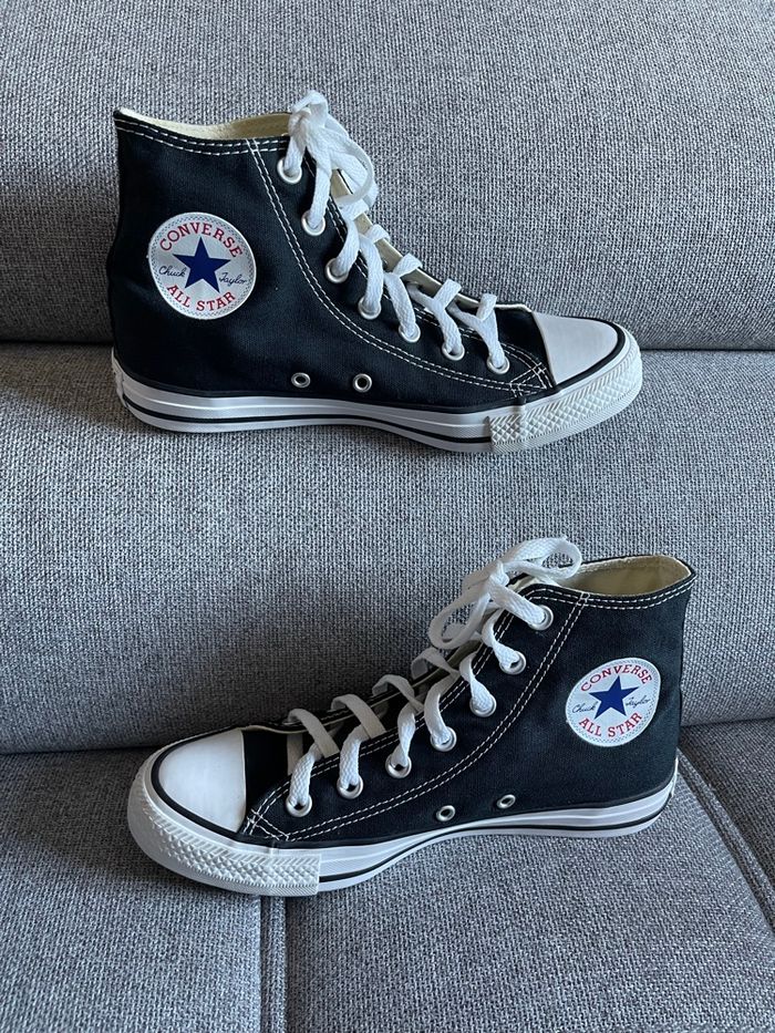Converse noire 39 en excellent état - photo numéro 1