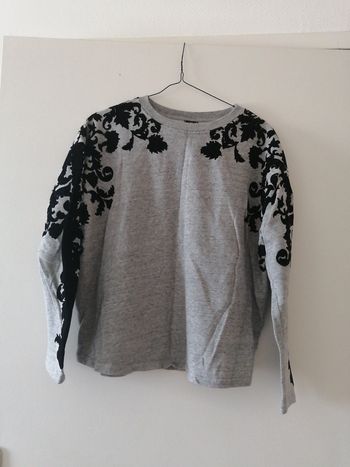 Pull gris motif noire en velours