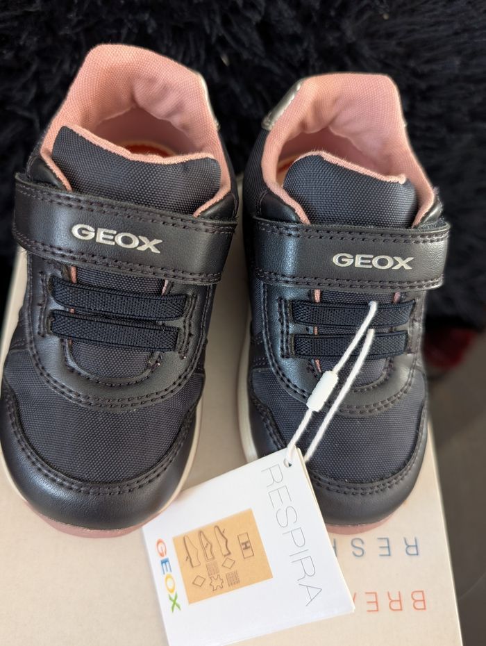 Baskets fille. Taille 22. Semelle intérieure en cuir. Neuf. Geox - photo numéro 4