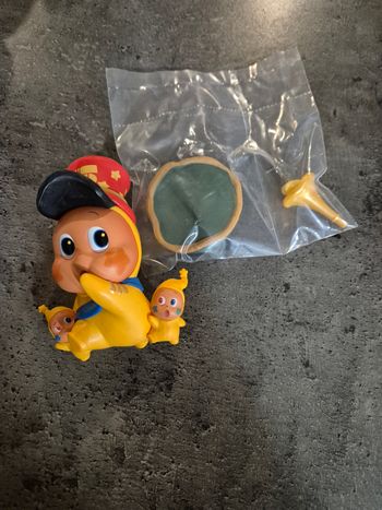 Figurine celebrating the moment pop mart  15th anniversary series neuve