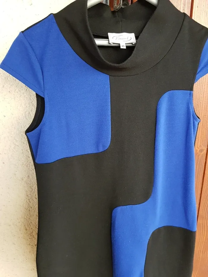Robe courte 40 bleu rouge et noir - photo numéro 3