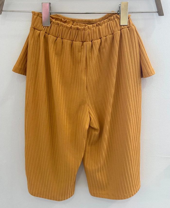 T-shirt et pantalon jaune moutarde - photo numéro 2