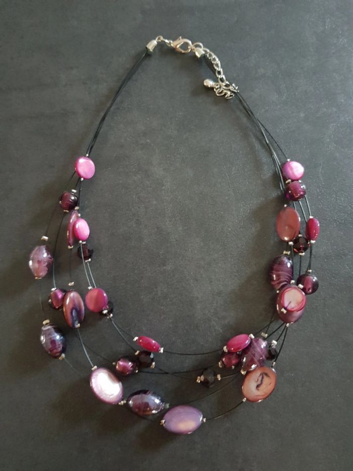 Collier fil noir perles prunes