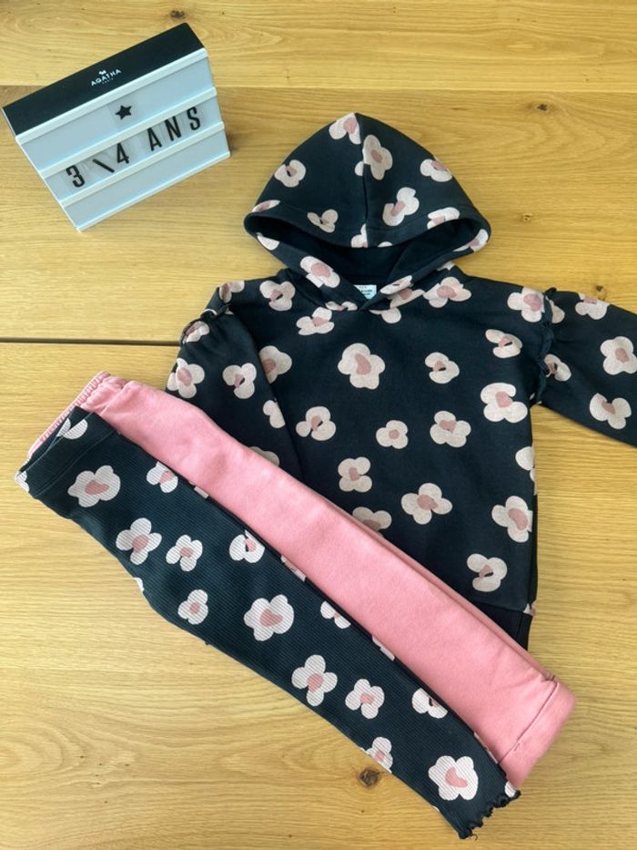 Tenue 3 pièces sweat gris anthracite à fleurs, legging assorti et bas jogging rose - Taille 3/4 Ans