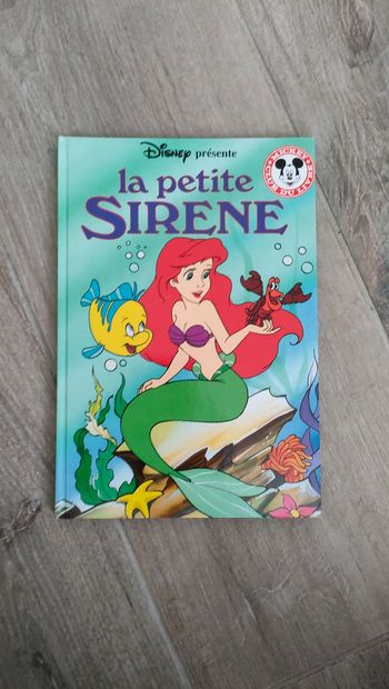 Livre Disney la petite sirène.