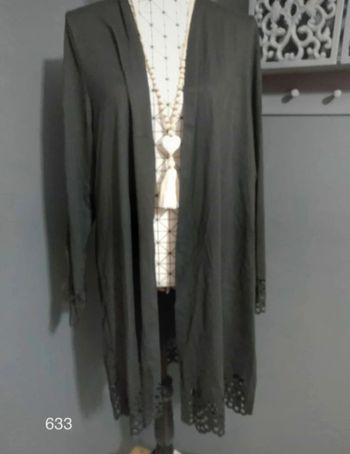 Cardigan Grande Taille 52 – Ouvert Devant, Manches Dentelle & Design Élégant Noir
