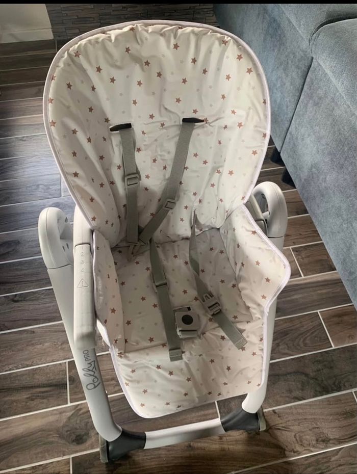 Lot naissance chaise haute, parc+ tour de parc, lit parapluie + matelas et draps housse