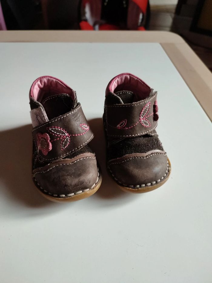 Chaussure avec scratch