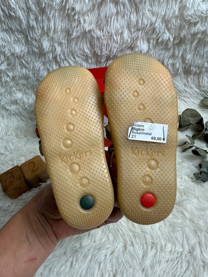 Paire de sandales roses Kickers taille 21 - photo numéro 4