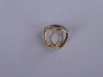 Bague dorée et strass