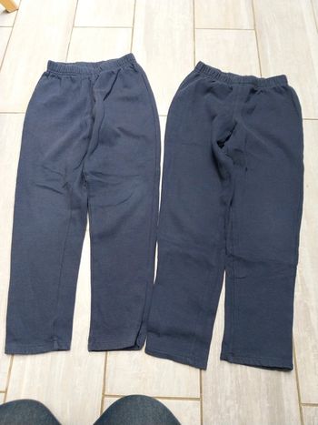2 bas de jogging 8 ans sans étiquette