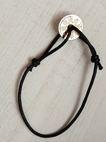 Bracelet solidaire ajustable noir rond