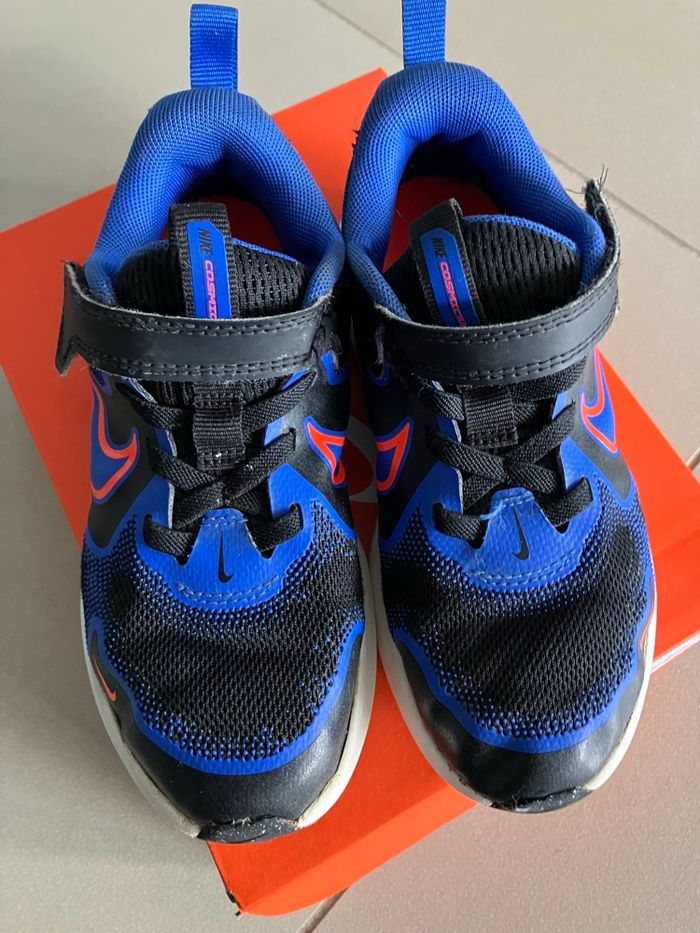 Basket Nike taille 30 noire bleu rouge - photo numéro 4