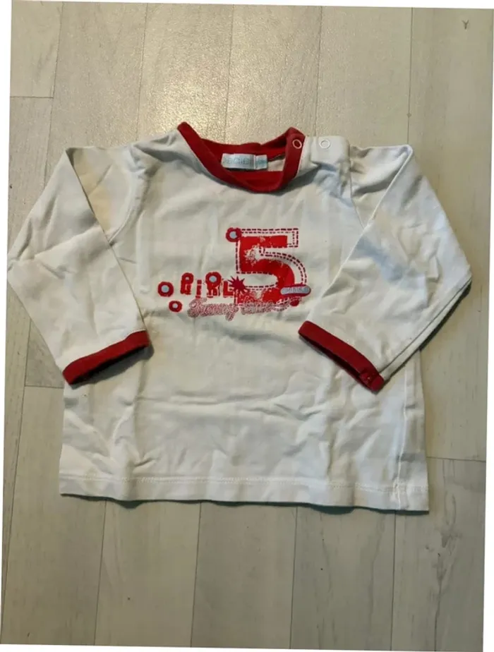 T-shirt 12 mois obaibi manches longues très bon état