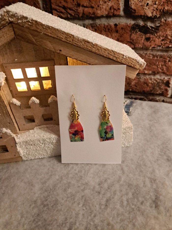 Boucles d'oreilles pendante en résine florale légère - photo numéro 5