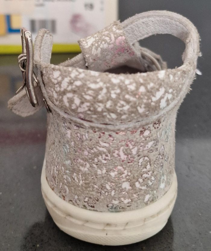 Chaussures 👟 1er pas babies T19 (BE avec défaut) - photo numéro 7