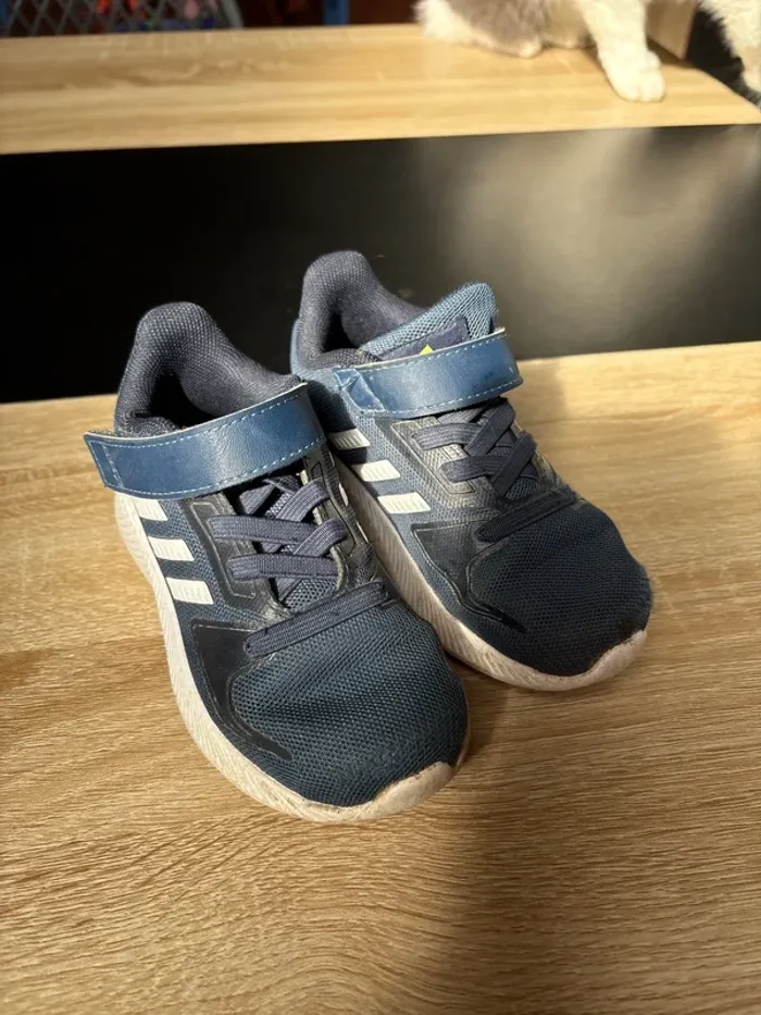 Basket adidas pointure 24