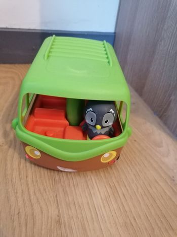 Bus klorofil avec son personnage