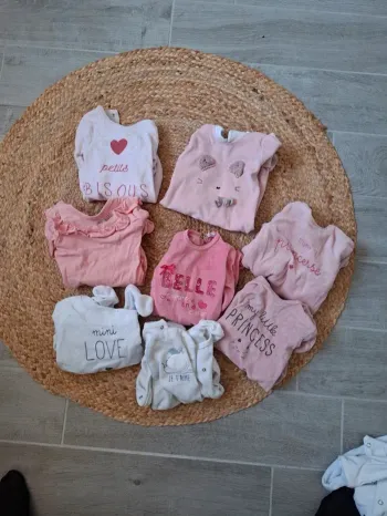 Lots de 8 pyjamas fille 1 mois