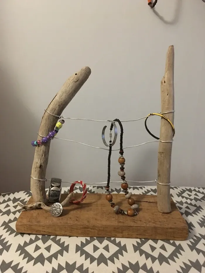 Porte bijoux en bois